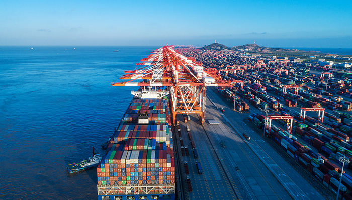 經(jīng)濟復蘇推動進口飆升,2021年美國貿(mào)易逆差創(chuàng)紀錄新高|界面新聞 &middot; 天